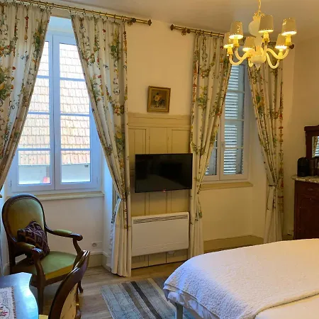 La Grenouille Noire 3*